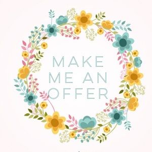 ✨ MAKE AN OFFER ✨ BUNDLE FOR DISCOUNTS ✨